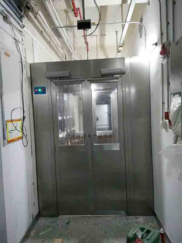 全自動(dòng)風(fēng)淋室又稱全自動(dòng)感應(yīng)風(fēng)淋門(mén)或者全自動(dòng)感應(yīng)人淋室 全自動(dòng)風(fēng)淋室又稱全自動(dòng)感應(yīng)風(fēng)淋門(mén)或者全自動(dòng)感應(yīng)人淋室