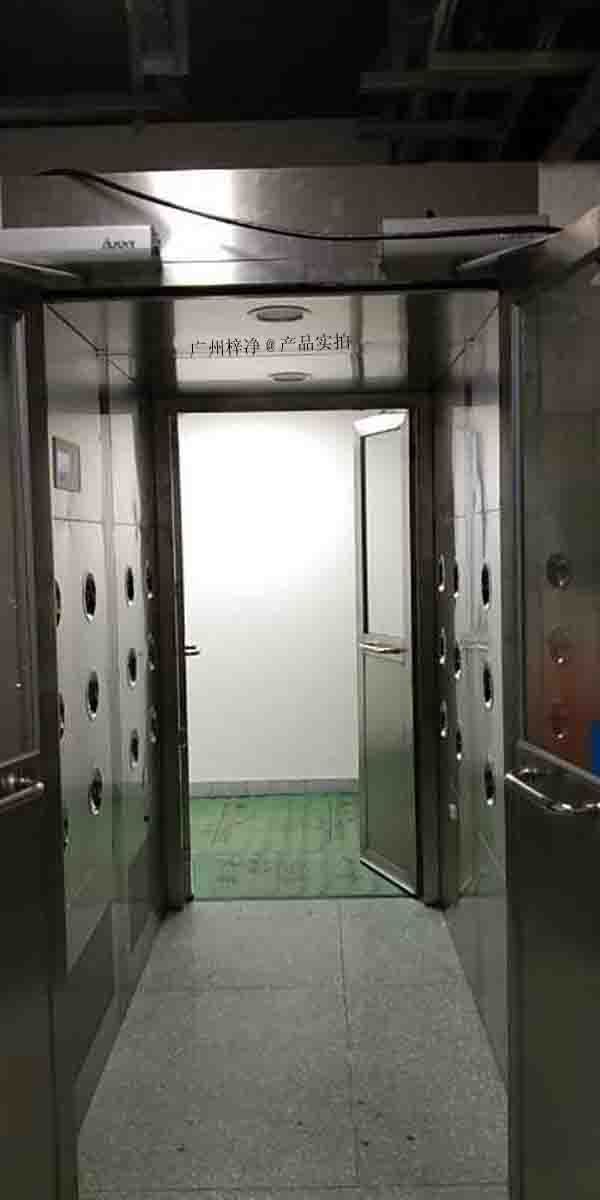 全自動(dòng)風(fēng)淋室箱體主材及外形尺寸可根據(jù)客戶要求定制 全自動(dòng)風(fēng)淋室箱體主材及外形尺寸可根據(jù)客戶要求定制