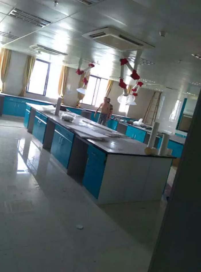 實驗臺應安裝在穩固的支撐結構上,確保實驗臺在使用過程中的穩定性。 實驗臺應安裝在穩固的支撐結構上,確保實驗臺在使用過程中的穩定性。