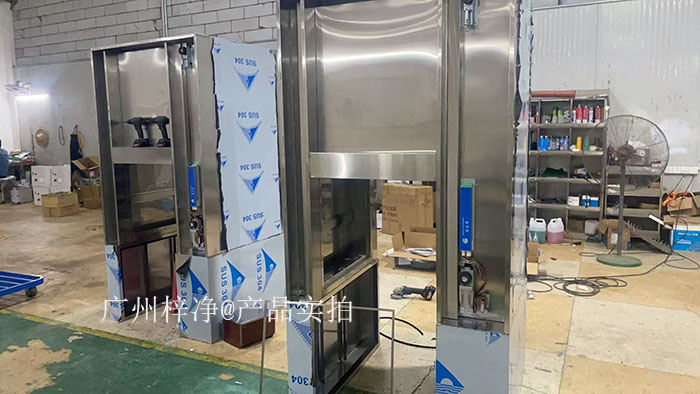 全自動感應輸送帶傳遞窗的電氣問題處理需要從選型、安裝、運行、維護、故障處理及安全注意事項等多方面進行全面考慮。