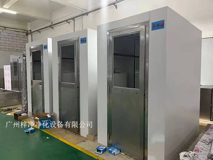 風(fēng)淋室風(fēng)機(jī)和高效過濾器的定期檢查與維護(hù)保養(yǎng)是確保潔凈室空氣質(zhì)量的關(guān)鍵環(huán)節(jié)。 風(fēng)淋室風(fēng)機(jī)和高效過濾器的定期檢查與維護(hù)保養(yǎng)是確保潔凈室空氣質(zhì)量的關(guān)鍵環(huán)節(jié)。